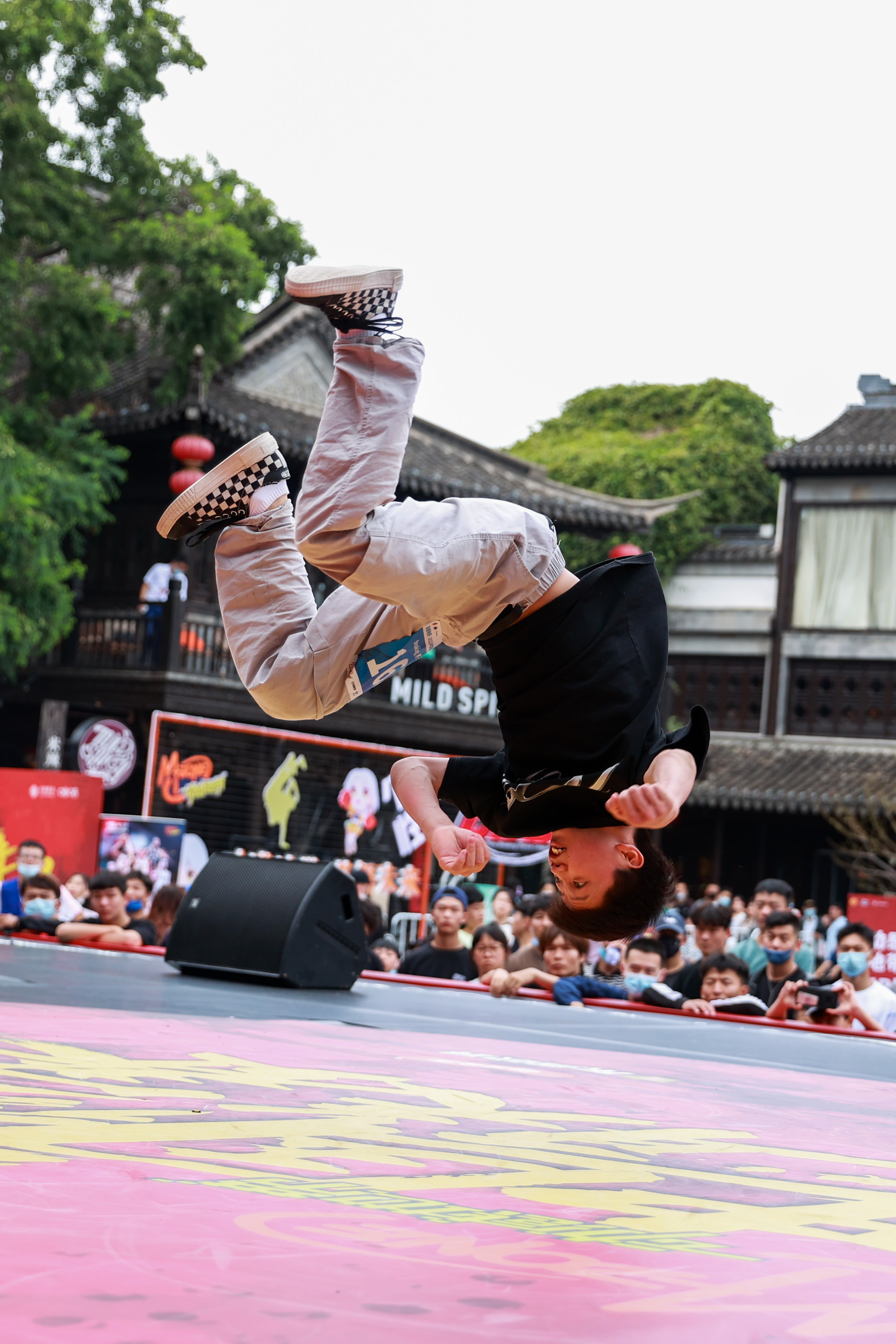 关于TheShy意外战胜巴塞罗那，险胜引爆全场！观众掌声雷动的信息-爱游戏官网APP